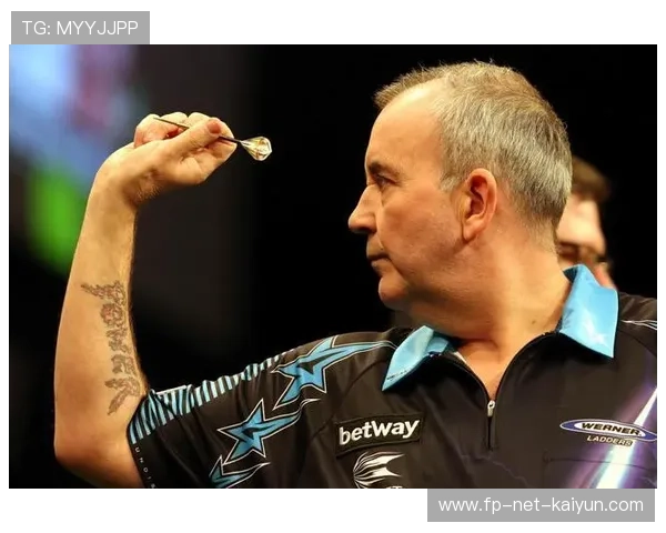 PDC菲尔·泰勒飞镖命中高分区，上演完美局